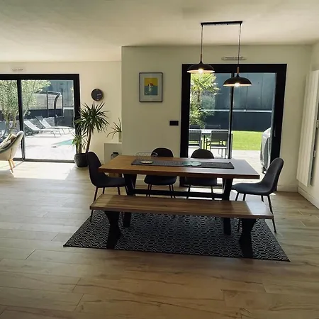 8 Personnes Avec Piscine *